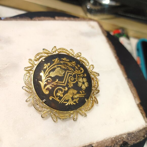 Vintage Damascene Gold Brooch Pin Enamel Floral Flower Filigree Edge Bird - Picture 8 of 10
